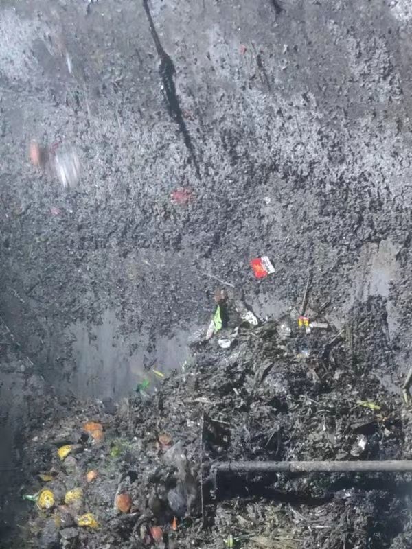 鹤城污水池清理
